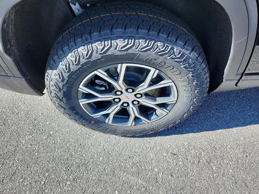 2026 GMC Acadia AT4 AWD