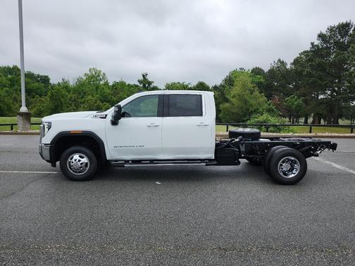 Summit White 2026 GMC Sierra 3500 SLE