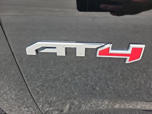2025 GMC Yukon 4WD AT4