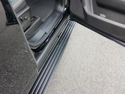 2025 GMC Yukon 4WD AT4