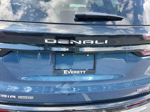 2025 GMC Acadia Denali