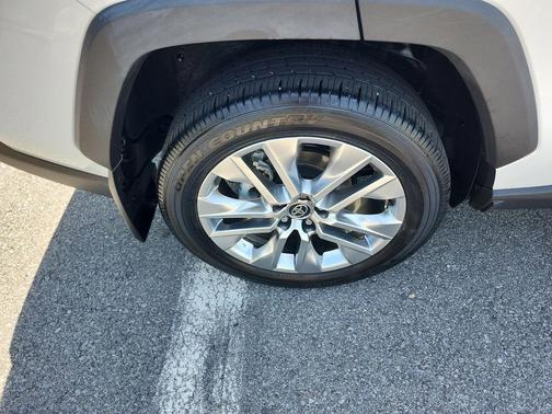 Wind Chill Pearl 2025 Toyota RAV4 XLE Premium