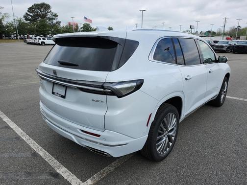 iridescent white tricoat 2026 Buick Enclave Avenir FWD