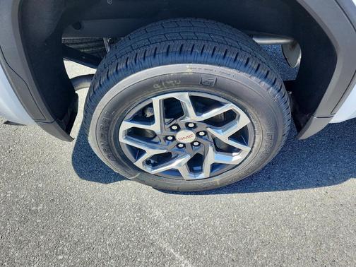 Summit White 2026 GMC Sierra 1500 SLE
