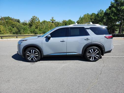 2024 Nissan Pathfinder Platinum FWD