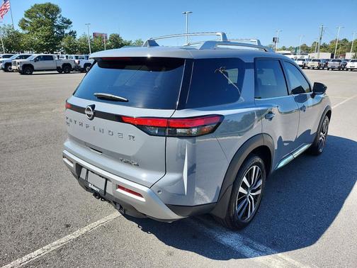 2024 Nissan Pathfinder Platinum FWD