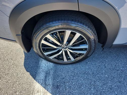 2024 Nissan Pathfinder Platinum FWD