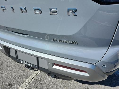 2024 Nissan Pathfinder Platinum FWD