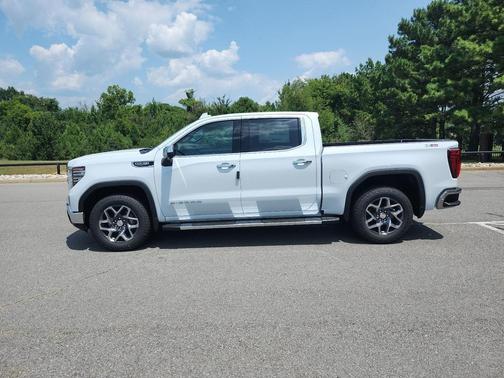 Glacier White Tricoat 2026 GMC Sierra 1500 SLT