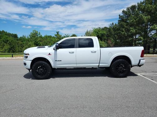 Bright White Clearcoat 2025 RAM 2500 Limited Crew Cab 4x4 6'4' Box