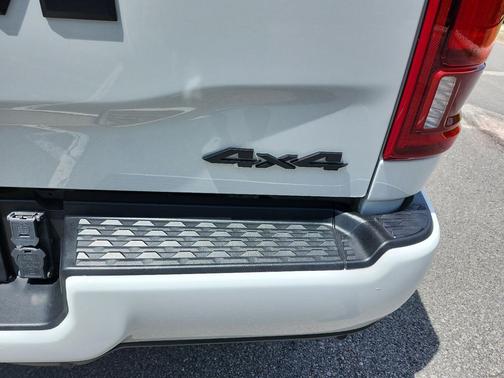 Bright White Clearcoat 2025 RAM 2500 Limited Crew Cab 4x4 6'4' Box