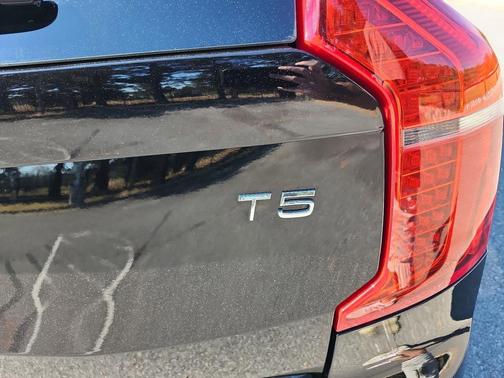2020 Volvo XC90 T5 Momentum