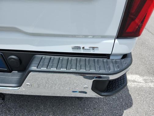 Summit White 2024 GMC Sierra 2500 SLT