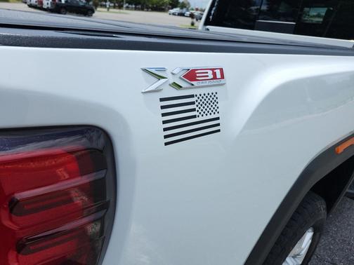 Summit White 2024 GMC Sierra 2500 SLT