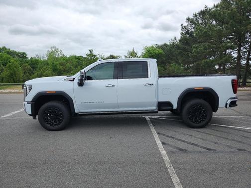 Glacier White Tricoat 2026 GMC Sierra 2500 Denali
