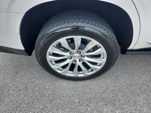 White Frost Tricoat 2024 GMC Yukon Denali