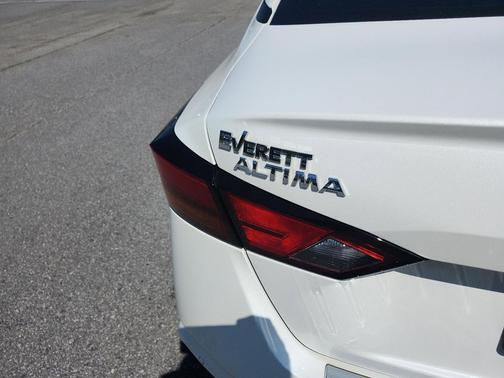2022 Nissan Altima SR FWD