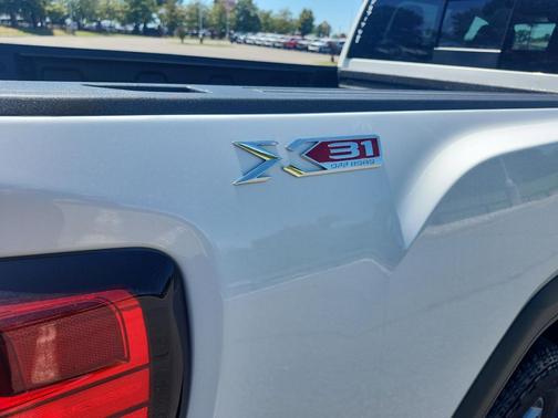 Summit White 2026 GMC Sierra 2500 SLE