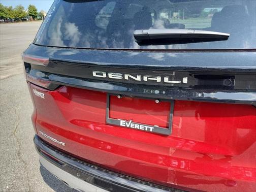 2025 GMC Acadia Denali