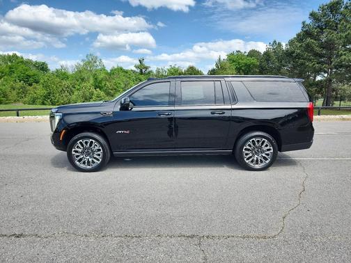 Onyx Black 2025 GMC Yukon XL 4WD AT4 Ultimate