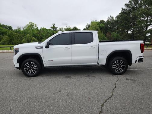 Summit White 2024 GMC Sierra 1500 AT4