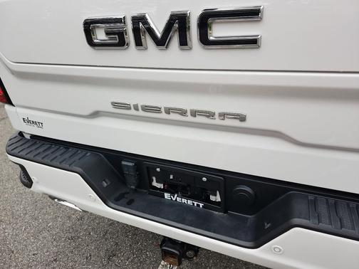 Summit White 2024 GMC Sierra 1500 AT4