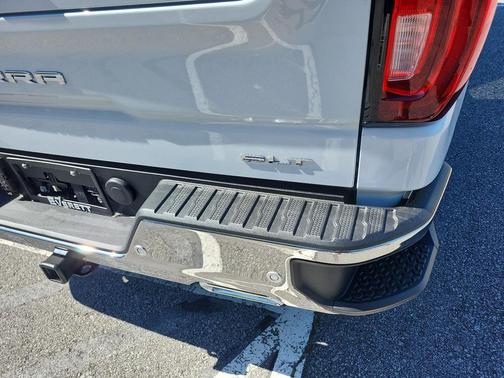 Glacier White Tricoat 2026 GMC Sierra 1500 SLT
