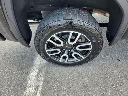 Onyx Black 2024 GMC Sierra 1500 AT4
