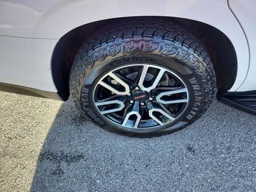 2024 GMC Yukon 4WD AT4