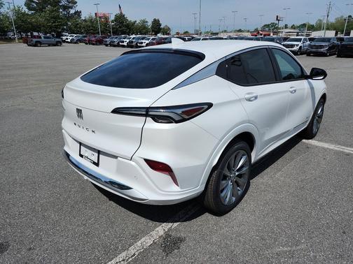 White Frost Tricoat 2026 Buick Envista Avenir FWD