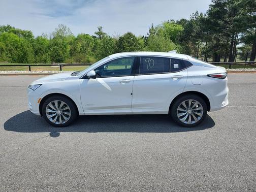 White Frost Tricoat 2026 Buick Envista Avenir FWD