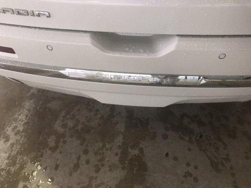 Photo 5 of 25 of 2022 GMC Acadia Denali