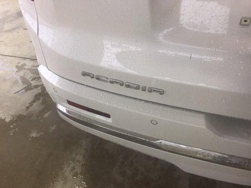 Photo 4 of 25 of 2022 GMC Acadia Denali