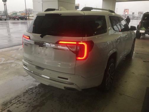 Photo 3 of 25 of 2022 GMC Acadia Denali