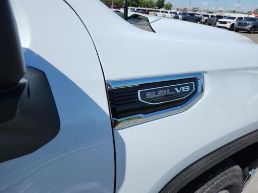 Glacier White Tricoat 2026 GMC Sierra 1500 SLT