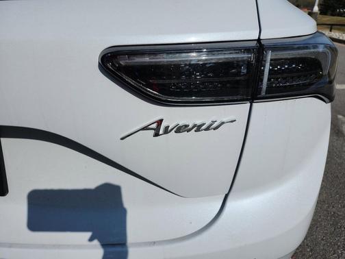 Iridescent White Tricoat 2026 Buick Envision Avenir AWD