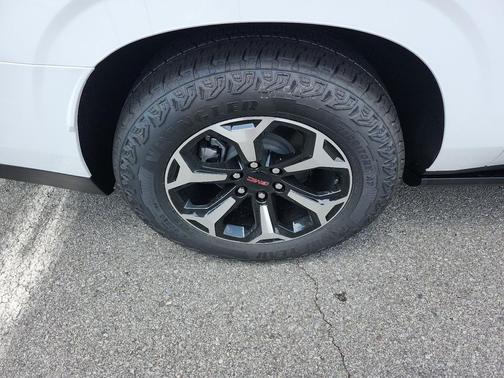 Summit White 2026 GMC Yukon XL 4WD AT4