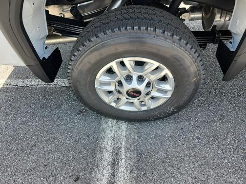 Summit White 2026 GMC Sierra 2500 Pro