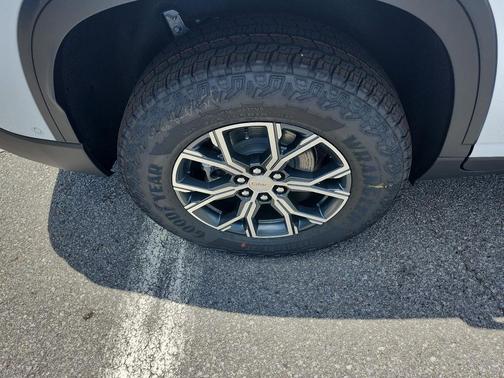 Glacier White Tricoat 2026 GMC Acadia AT4 AWD