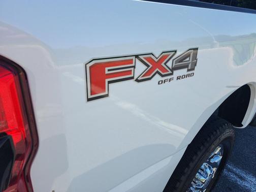 Star White Metallic Tri-Coat 2025 Ford F-250 King Ranch