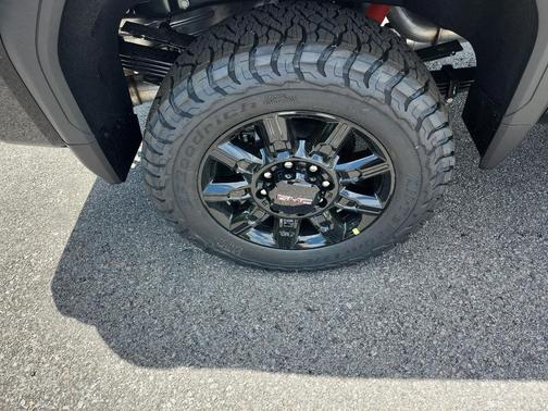 Onyx Black 2026 GMC Sierra 2500 AT4