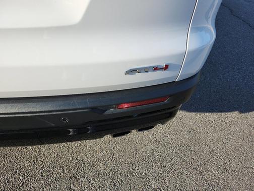 2025 GMC Acadia AWD AT4