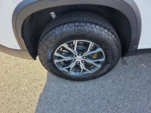 2025 GMC Acadia AWD AT4