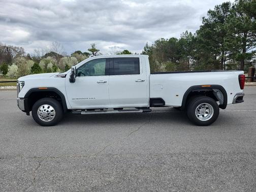 2026 GMC Sierra 3500 SLT
