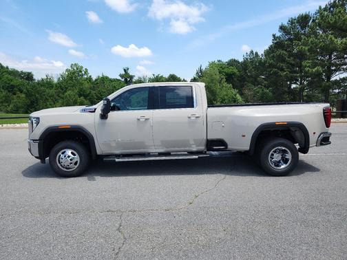 White Sands 2026 GMC Sierra 3500 SLE