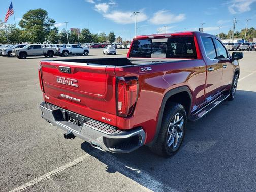 2025 GMC Sierra 1500 SLT