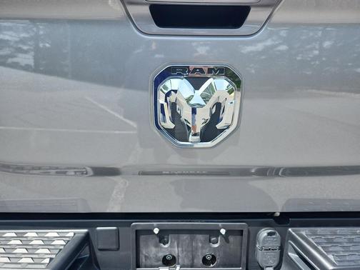 Billet Silver Metallic Clearcoat 2023 RAM 2500 Laramie Crew Cab 4x4 6'4' Box