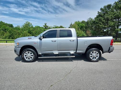 Billet Silver Metallic Clearcoat 2023 RAM 2500 Laramie Crew Cab 4x4 6'4' Box