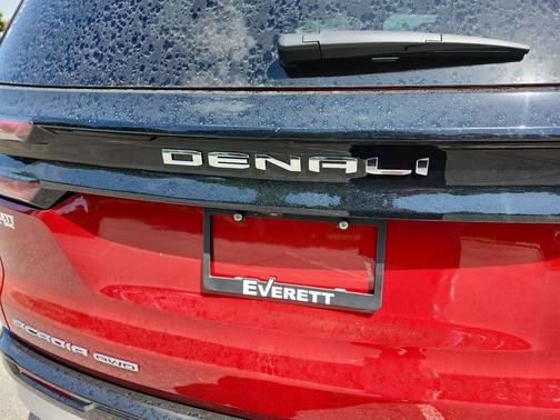 2025 GMC Acadia Denali
