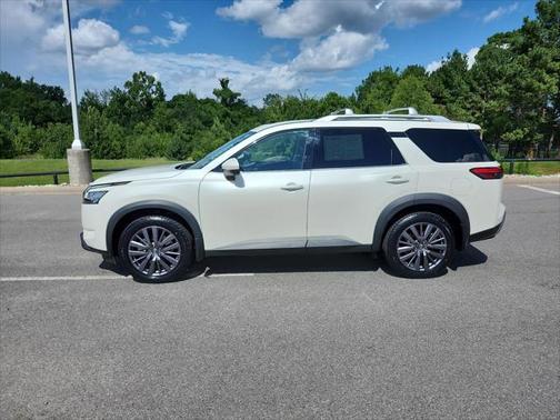 2023 Nissan Pathfinder SL 4WD